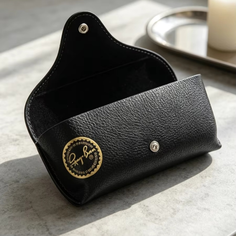 Travel Accessories Pouch For Men - حافظة نظارات شمسية جلدية من راي-بان،