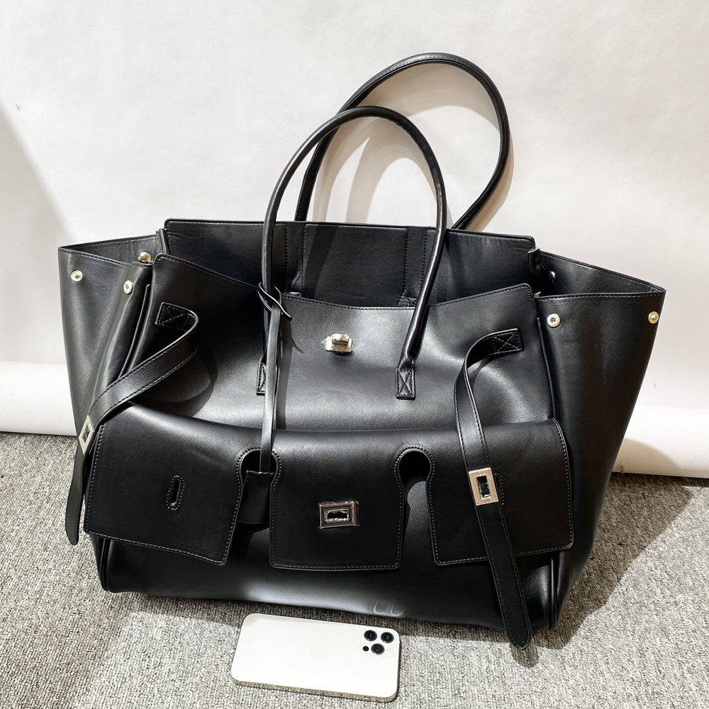 حقيبة سفر فاخرة بتصميم أنيق وس - مراجعة Travel Accessories Luxury Brands وسعره