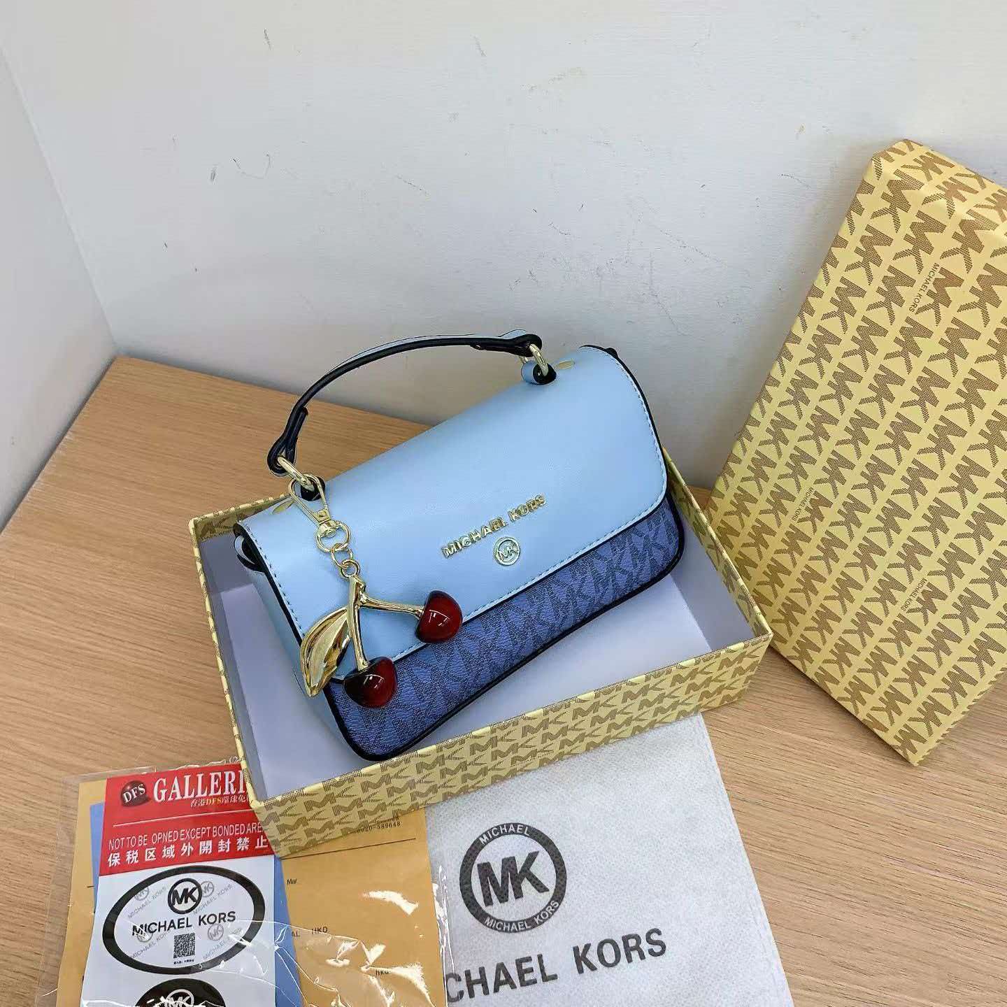 حقيبة كتف فاخرة جديدة من مايكل - مراجعة Travel Accessories Luxury Brands وسعره