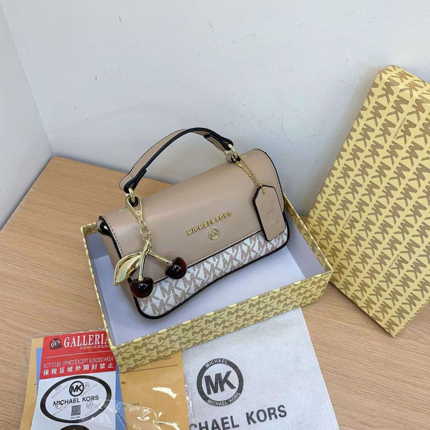 حقيبة كتف فاخرة جديدة من مايكل - مراجعة Travel Accessories Luxury Brands وسعره
