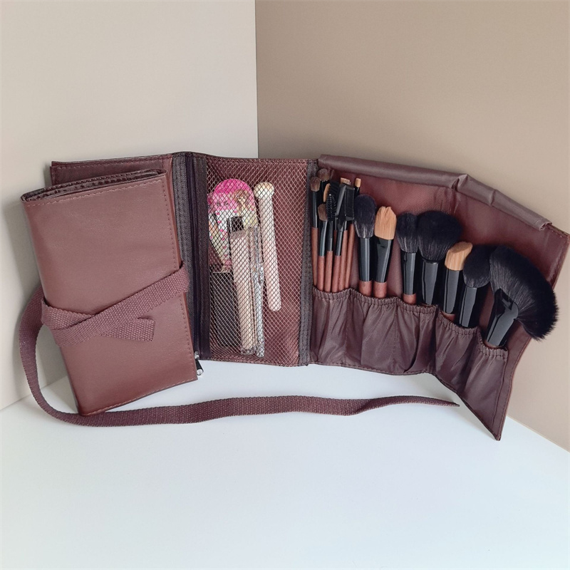 حقيبة فرش مكياج من الجلد الصنا - مراجعة Travel Accessories Toiletries وسعره