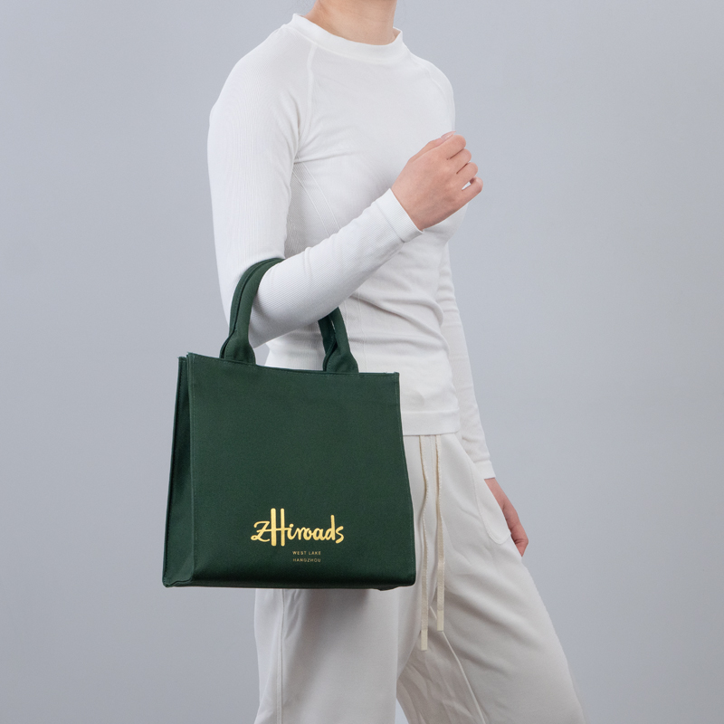 حقائب يد قماشية صغيرة فاخرة من - مراجعة Travel Accessories Luxury Brands وسعره