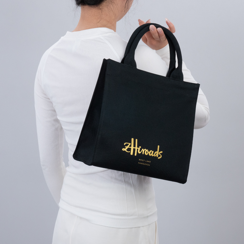 حقائب يد قماشية صغيرة فاخرة من - مراجعة Travel Accessories Luxury Brands وسعره