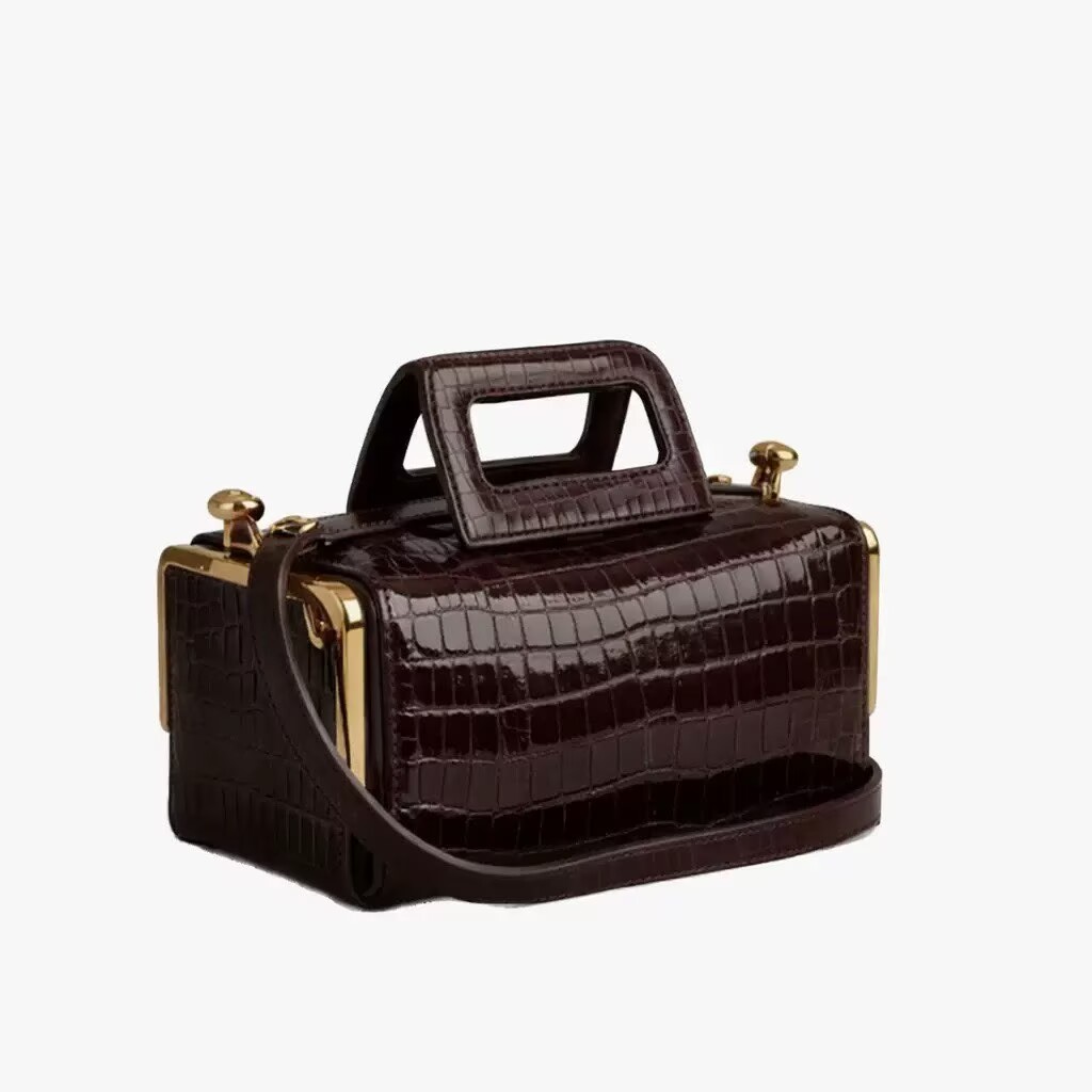 حقيبة تحت الإبط فرنسية الطراز  - مراجعة Travel Accessories Luxury Brands وسعره